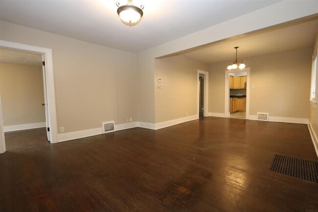 Building Photo - Updated 3 bedroom South Bend, IN Home