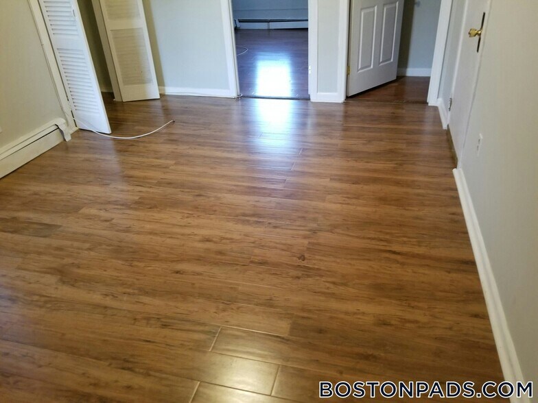 Building Photo - 247 Bennington St