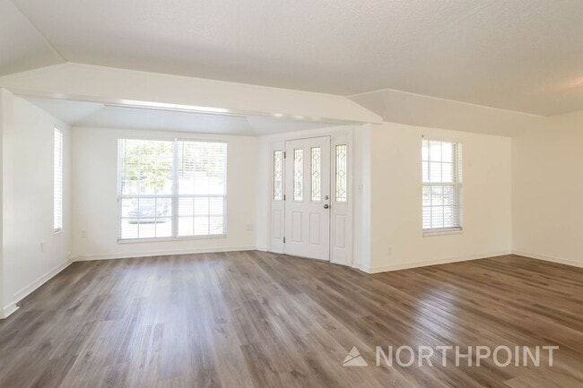 Building Photo - 3 BR/1.5BA | Newly Renovated Single Family Home |  Huge backyard|In Jacksonville!