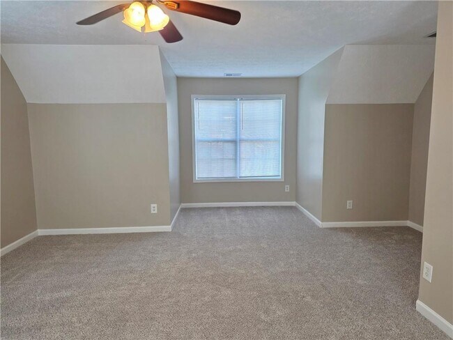Building Photo - 15 Waterloo Ct