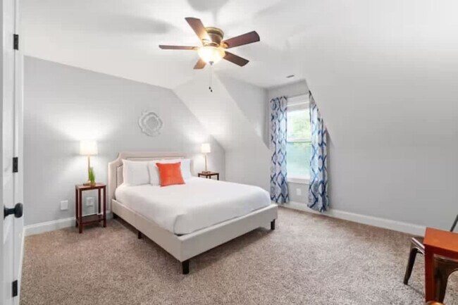 Building Photo - 206 E St