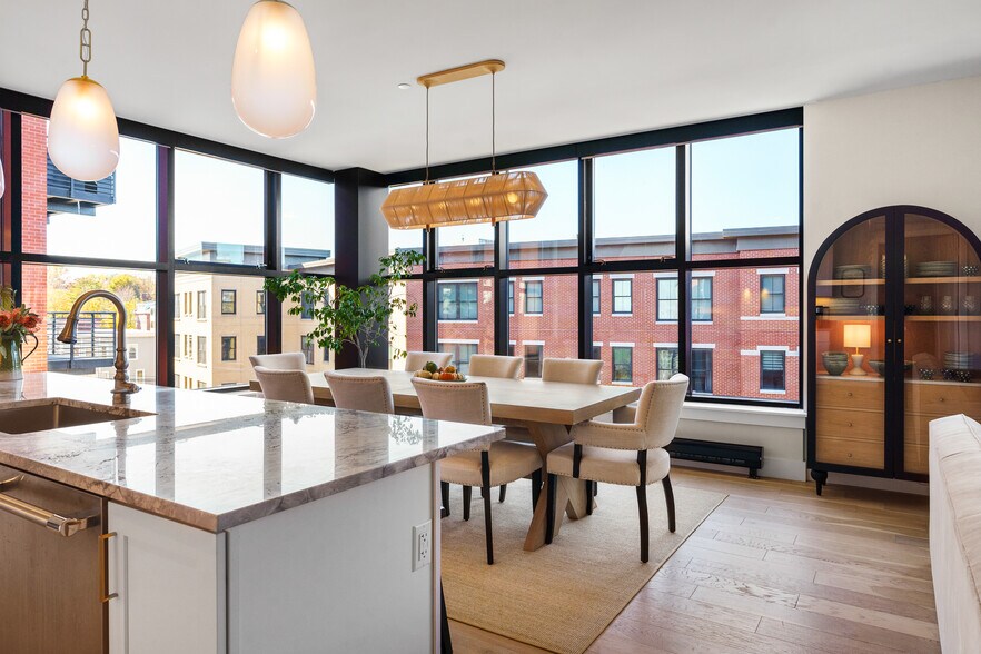 Building Photo - 383 Commercial St