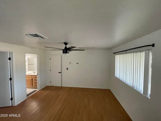 Building Photo - 5650 N 10th St