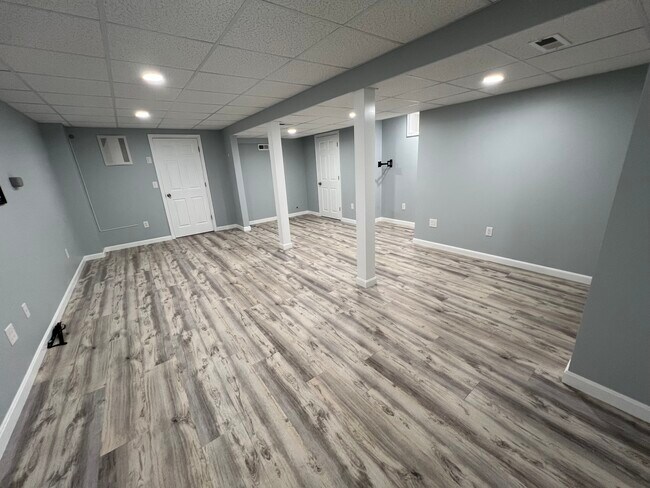 Building Photo - 6 Paper Birch Path