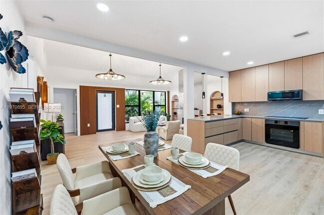 Building Photo - 751 NE 80th St