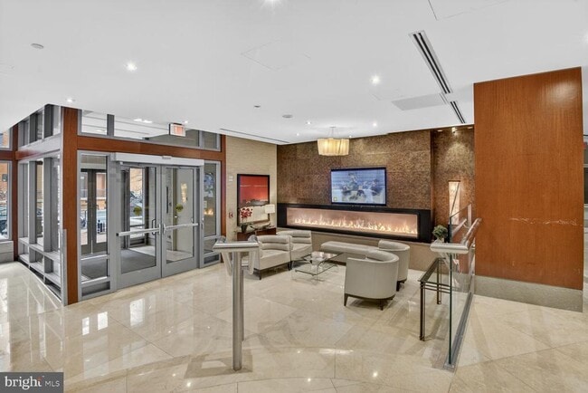 Building Photo - 811 4th St NW