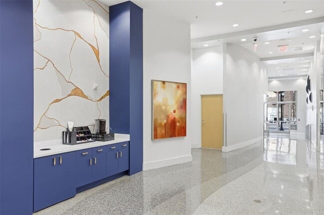 Building Photo - 155 S Court Ave