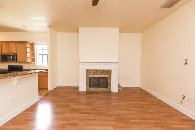 Building Photo - 4068 Gardenwood Cir