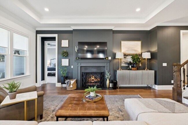 Building Photo - Luxurious living space *Fully furnished an...