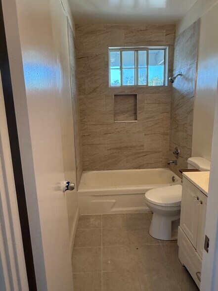 Building Photo - 1929 N Commonwealth Ave