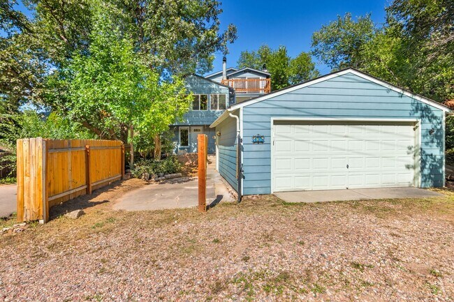 Building Photo - 135 S Path