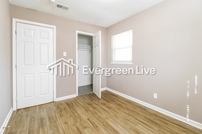 Building Photo - 923 Edgehill