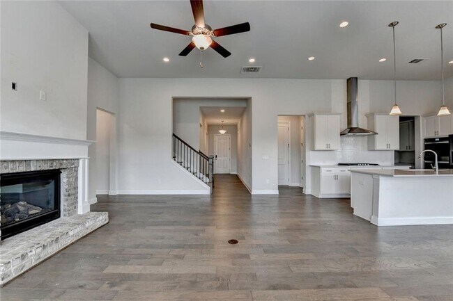 Building Photo - 3695 Andover St