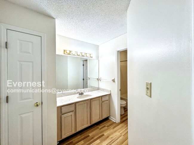 Building Photo - 9299 Grove Manor Dr