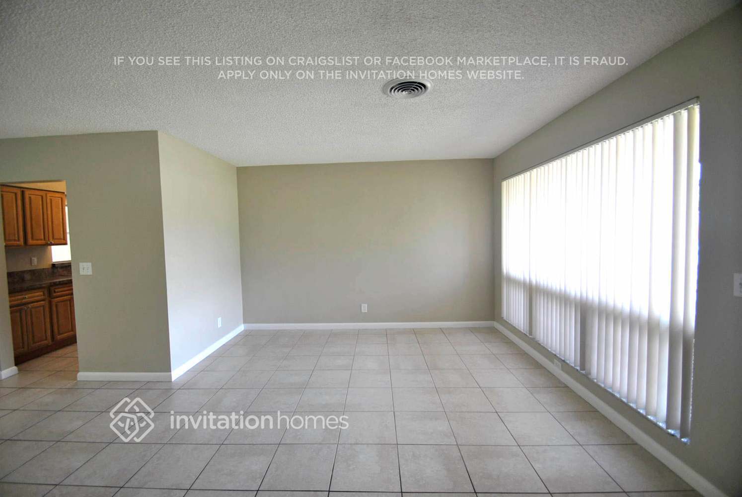 Building Photo - 921 E Hawthorne Cir