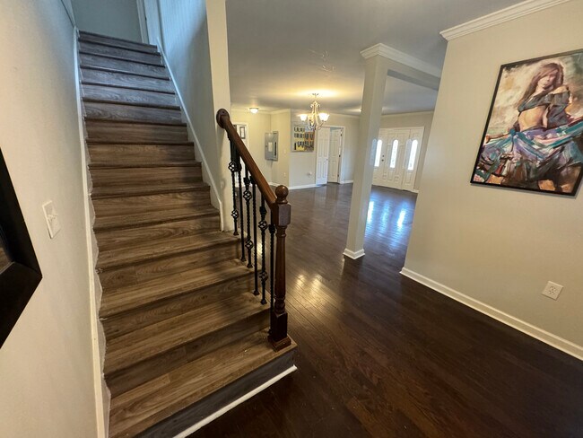 Building Photo - 2483 Memorial Dr SE