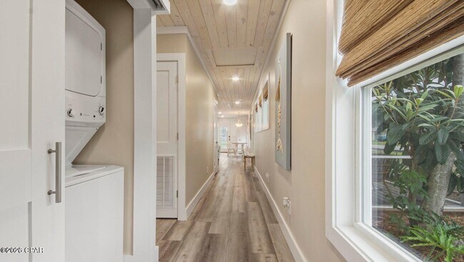 Building Photo - 307 Dolphin Dr