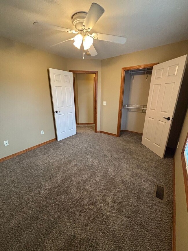 Building Photo - 4 Bed 2 Bath Home in Nixa!!