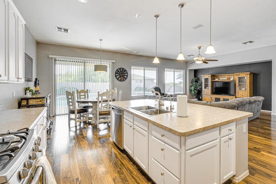 Building Photo - 26221 N 43rd Ave