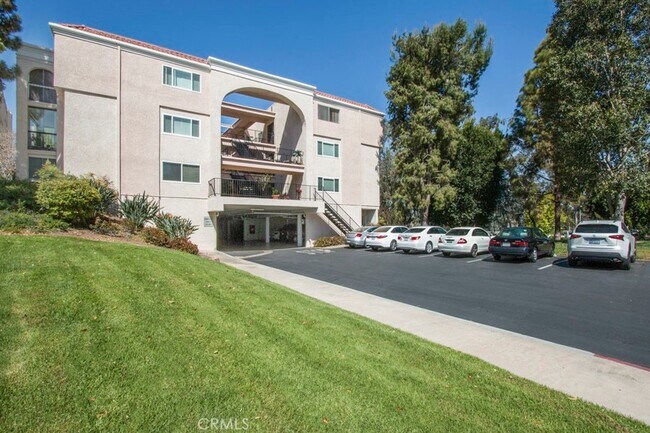 Building Photo - 5500 Paseo Del Lago W