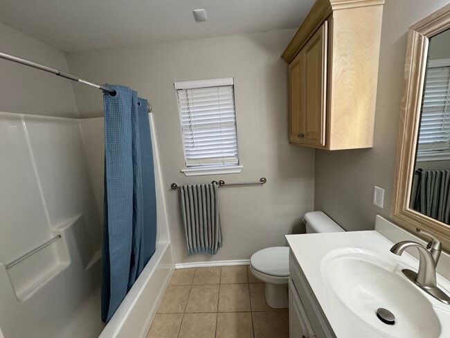 Building Photo - Charming 3 bedroom home with storm shelter in Norman! No carpet and a large pantry!