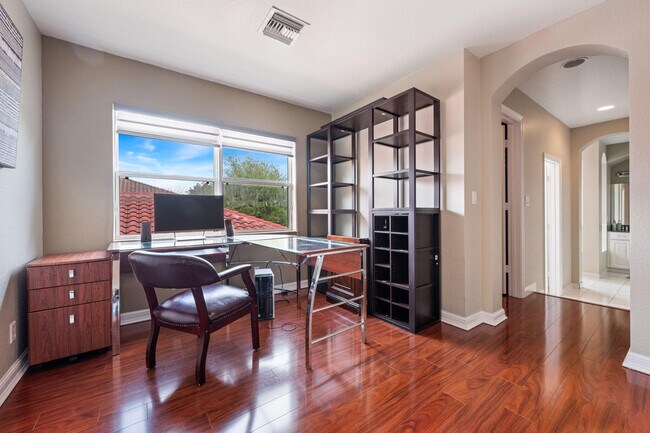 Building Photo - 658 Cresta Cir