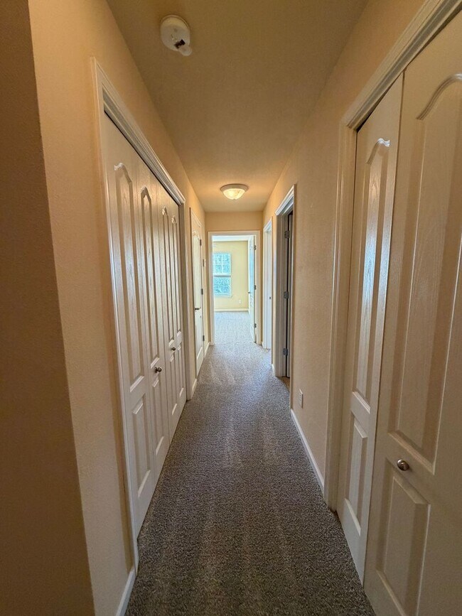 Building Photo - 148 Iron Horse Dr E