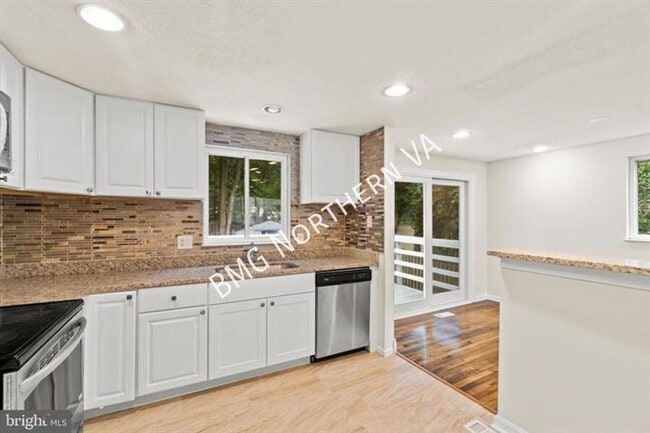 Building Photo - 8461 Yellow Leaf Ct