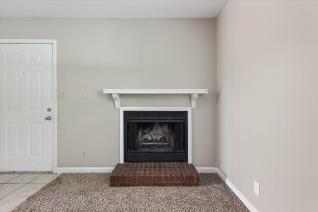 Building Photo - 921 Kingsbury Dr