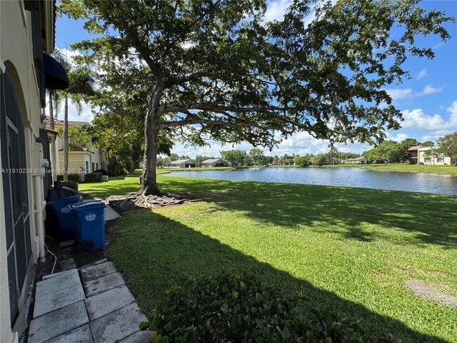 Building Photo - 573 Racquet Club Rd