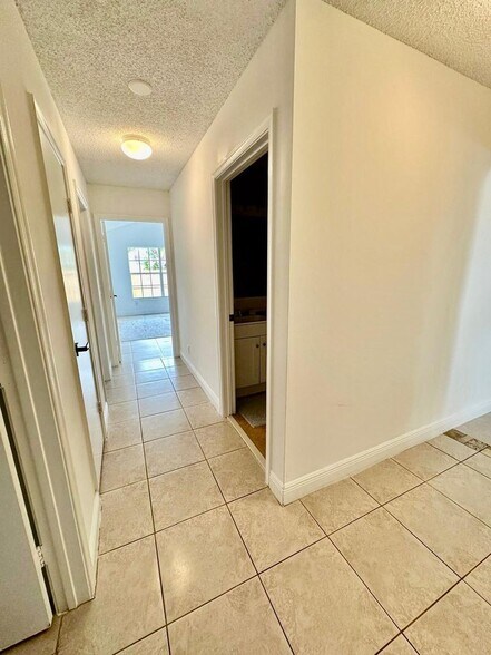 Building Photo - 22449 Middletown Dr