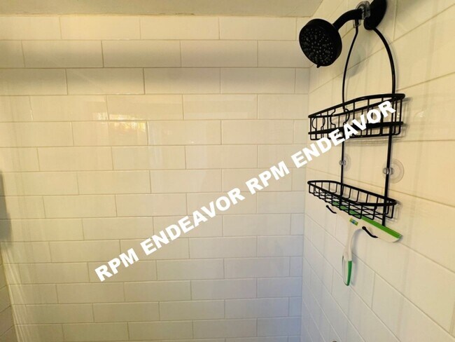 Building Photo - Downtown St. Charles 4BR Home | Walk to Main Street | Garage + Yard