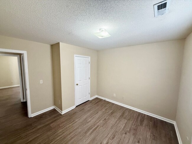 Building Photo - Two bedroom, 1 bath apartment in Graham (Park Place Apts)