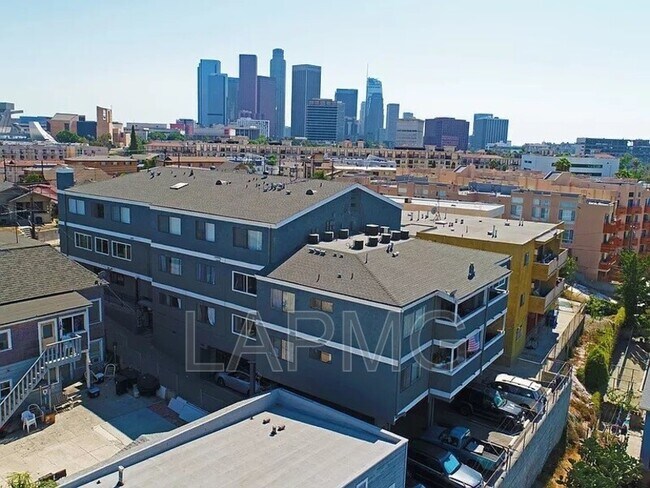 Building Photo - 829 N Bunker Hill Ave.