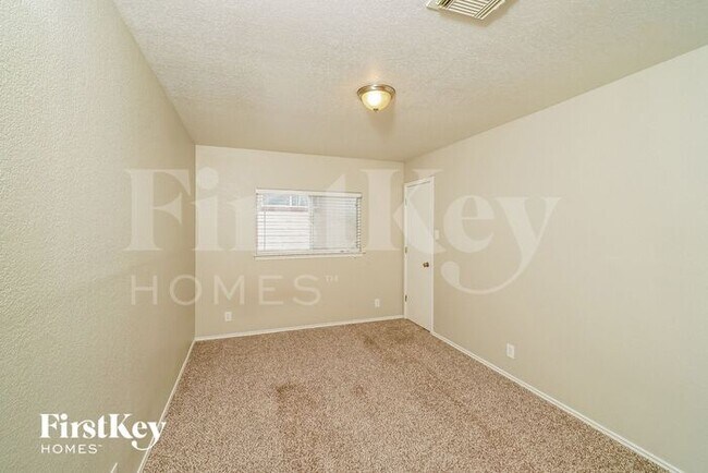 Building Photo - 11719 Paddlebrook