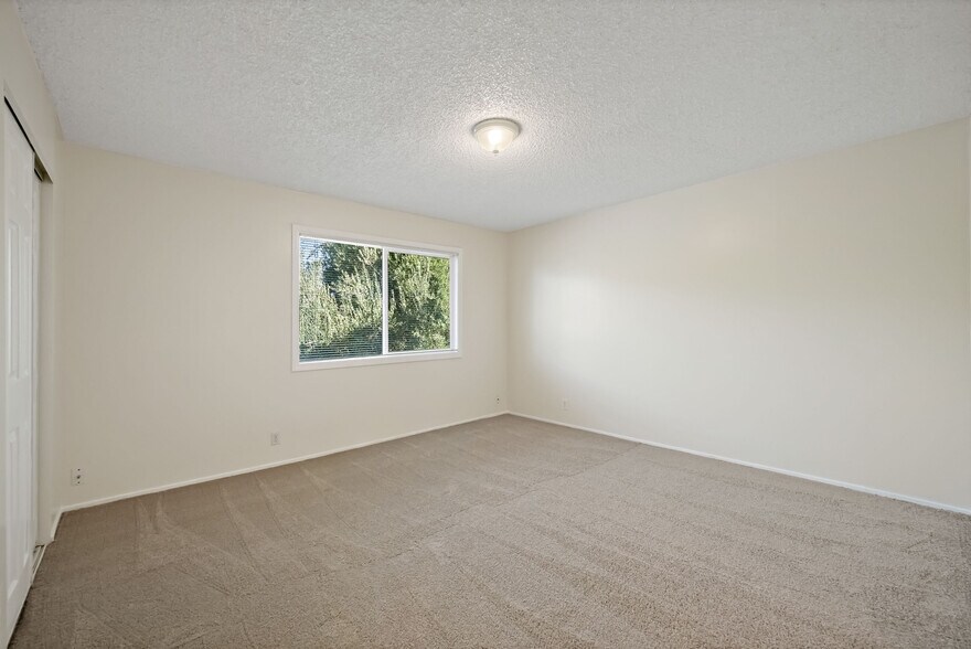 Building Photo - 490 N 5th St
