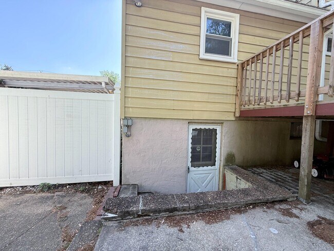 Building Photo - 4203 Maple Rd