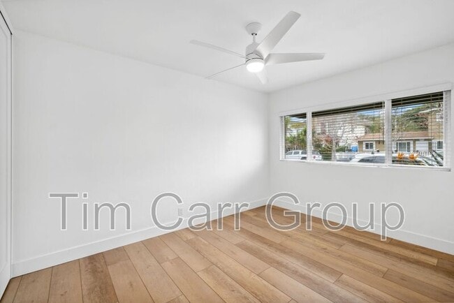 Building Photo - 526 Irvine Ave