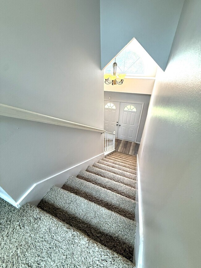 Building Photo - 4807 Summer Creek Cove