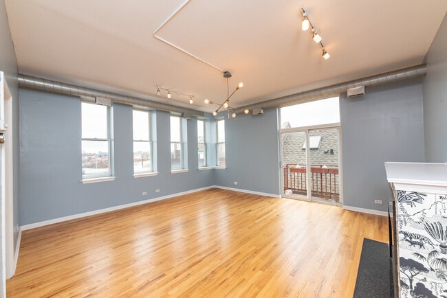 Building Photo - 2356 N Elston Ct