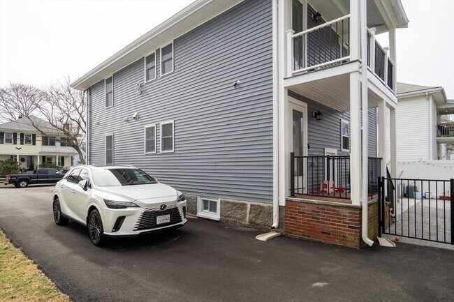 Building Photo - 52 Holyoke St