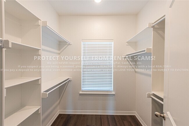 Building Photo - 211 Grove Ln