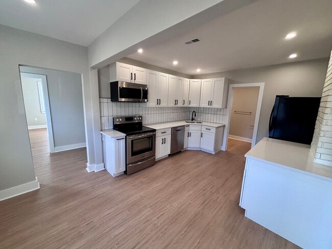 Building Photo - Freshly Renovated 8-Bedroom Home with Large Driveway – Ewing, NJ