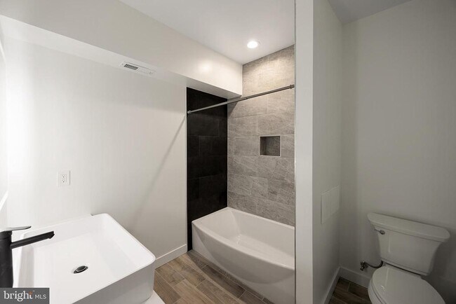 Building Photo - 2037 McCulloh St