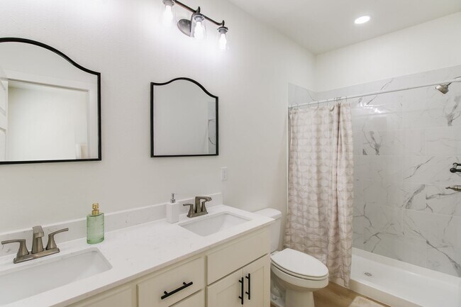 Building Photo - 1107 W 9th Ave