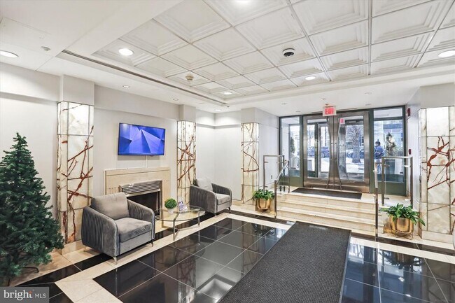 Building Photo - 1150 K St NW