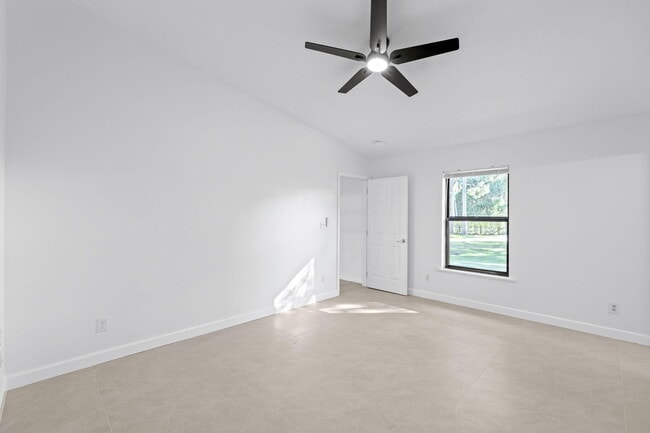 Building Photo - 11989 Persimmon Blvd