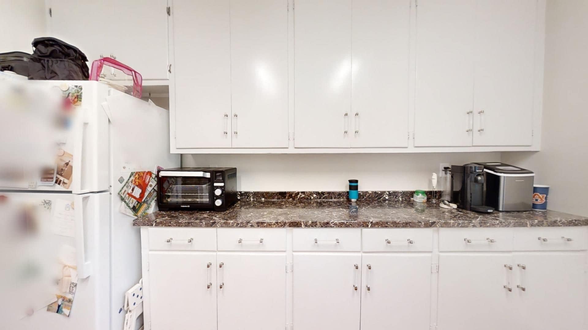 Building Photo - 560 Sherwood Dr