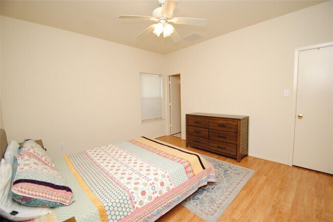Building Photo - 6363 Provident Green Dr