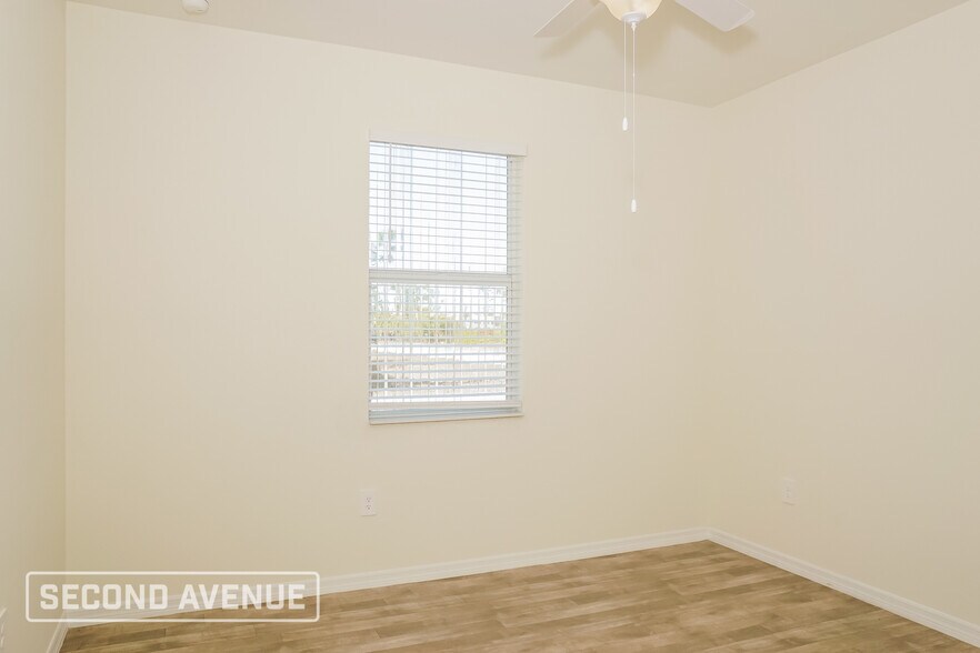 Building Photo - 1004 S Lassonde St